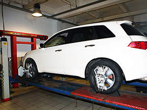 Сход-развал Acura TSX: фото работ автосервиса Japan-Car в Санкт-Петербурге №1