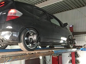 Сход-развал Honda Fit: фото работ автосервиса Japan-Car в Санкт-Петербурге №2