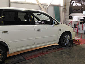 Сход-развал Honda Odyssey: фото работ автосервиса Japan-Car в Санкт-Петербурге №1