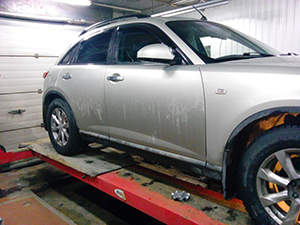 Сход-развал Infiniti QX70: фото работ автосервиса Japan-Car в Санкт-Петербурге №2