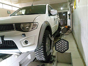 Сход-развал Mitsubishi L200: фото работ автосервиса Japan-Car в Санкт-Петербурге №1
