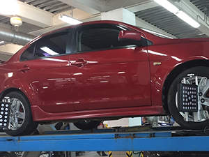 Сход-развал Mitsubishi Lancer: фото работ автосервиса Japan-Car в Санкт-Петербурге №1