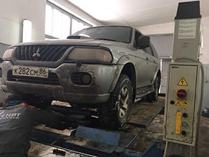 Сход-развал Mitsubishi Pajero: фото работ автосервиса Japan-Car в Санкт-Петербурге №1