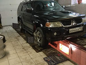 Сход-развал Mitsubishi Pajero Sport: фото работ автосервиса Japan-Car в Санкт-Петербурге №2