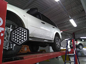 Сход-развал Mitsubishi Pajero Sport: фото работ автосервиса Japan-Car в Санкт-Петербурге №1