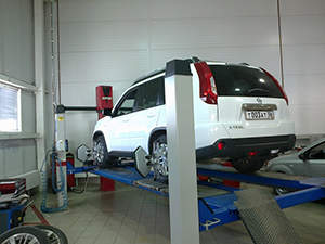 Сход-развал Nissan X-Trail: фото работ автосервиса Japan-Car в Санкт-Петербурге №2