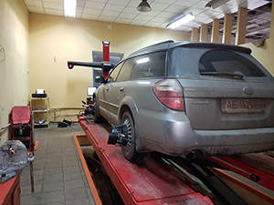 Сход-развал Subaru Outback: фото работ автосервиса Japan-Car в Санкт-Петербурге №1