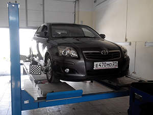 Сход-развал Toyota Avensis: фото работ автосервиса Japan-Car в Санкт-Петербурге №2