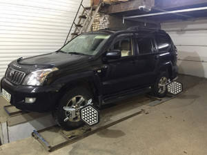 Сход-развал Toyota Land Cruiser Prado: фото работ автосервиса Japan-Car в Санкт-Петербурге №1