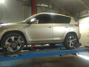 Сход-развал Toyota RAV 4: фото работ автосервиса Japan-Car в Санкт-Петербурге №1
